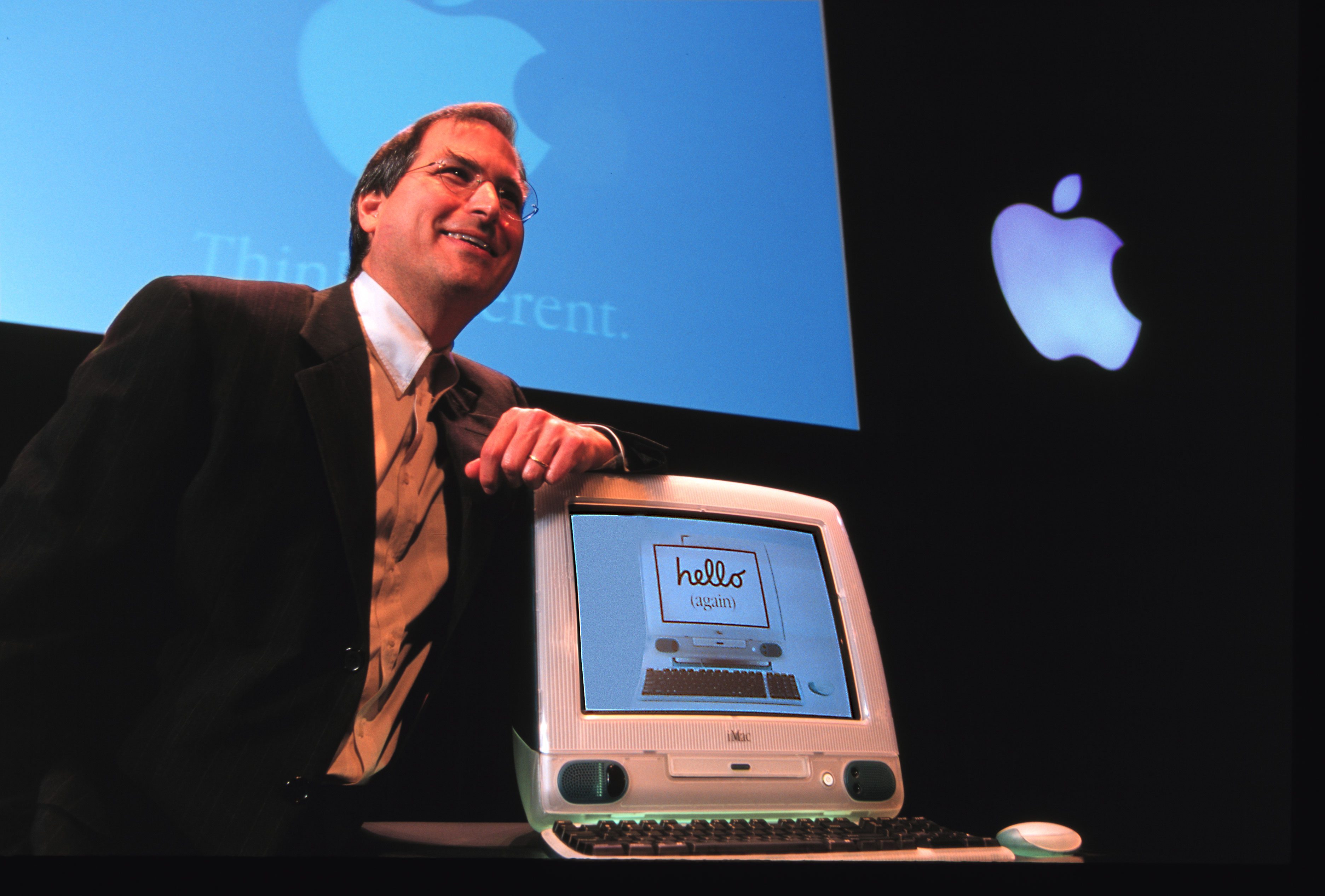 Человек который создал создает что либо. Стив Джобс 1998. Стив Джобс IMAC 1998. Стив Джобс Apple 1. Стив Джобс макинтош 1984.